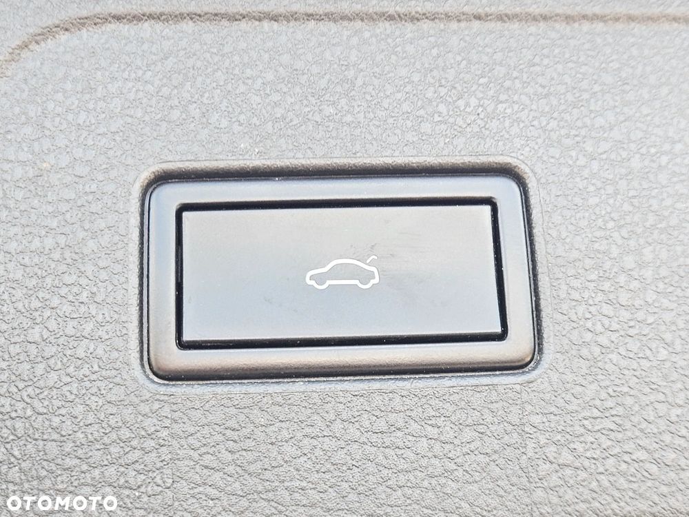 Volkswagen Passat Variant 2.0 TDI SCR 4Motion DSG Highline - 30