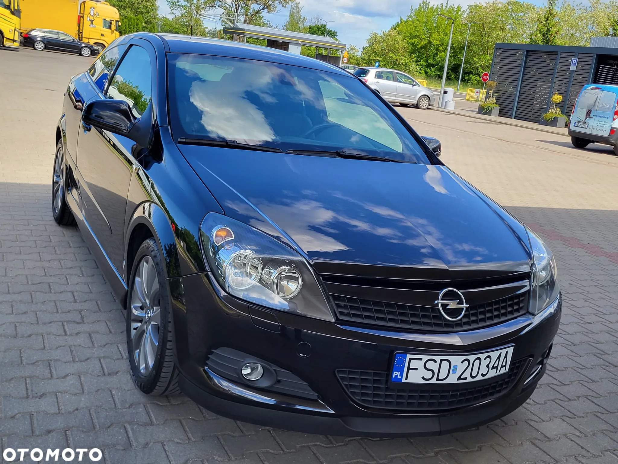 Opel Astra GTC 1.6 Cosmo - 4
