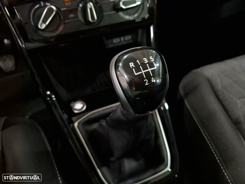Volkswagen T-Cross 1.0 TSI Urban — fotografia 18