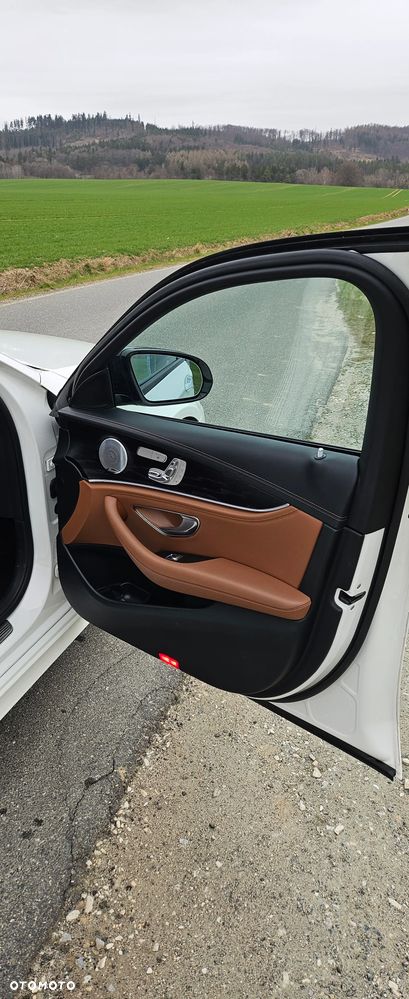 Mercedes-Benz Klasa E 220 d 4Matic 9G-TRONIC AMG Line - 23