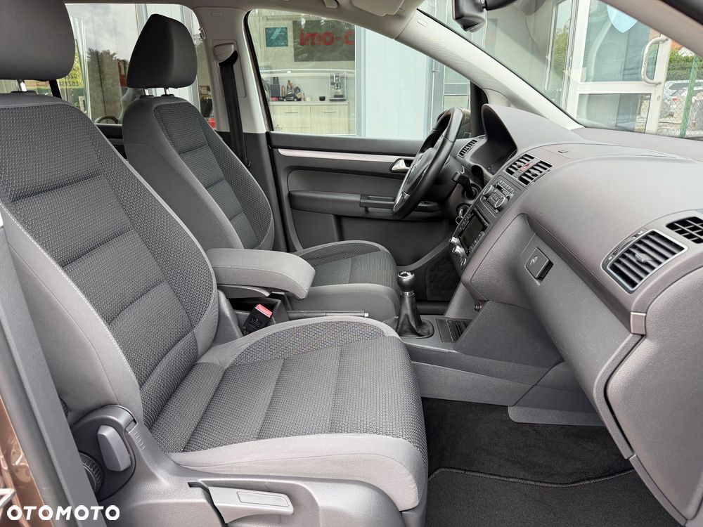 Volkswagen Touran - 10