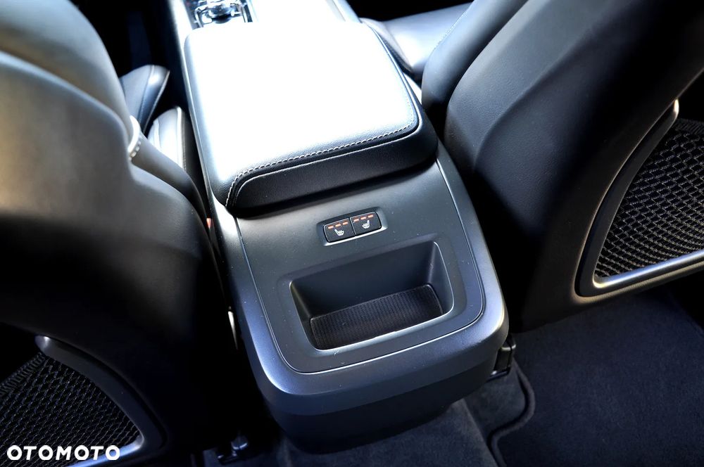 Volvo XC 60 B4 D Ultimate Dark - 26