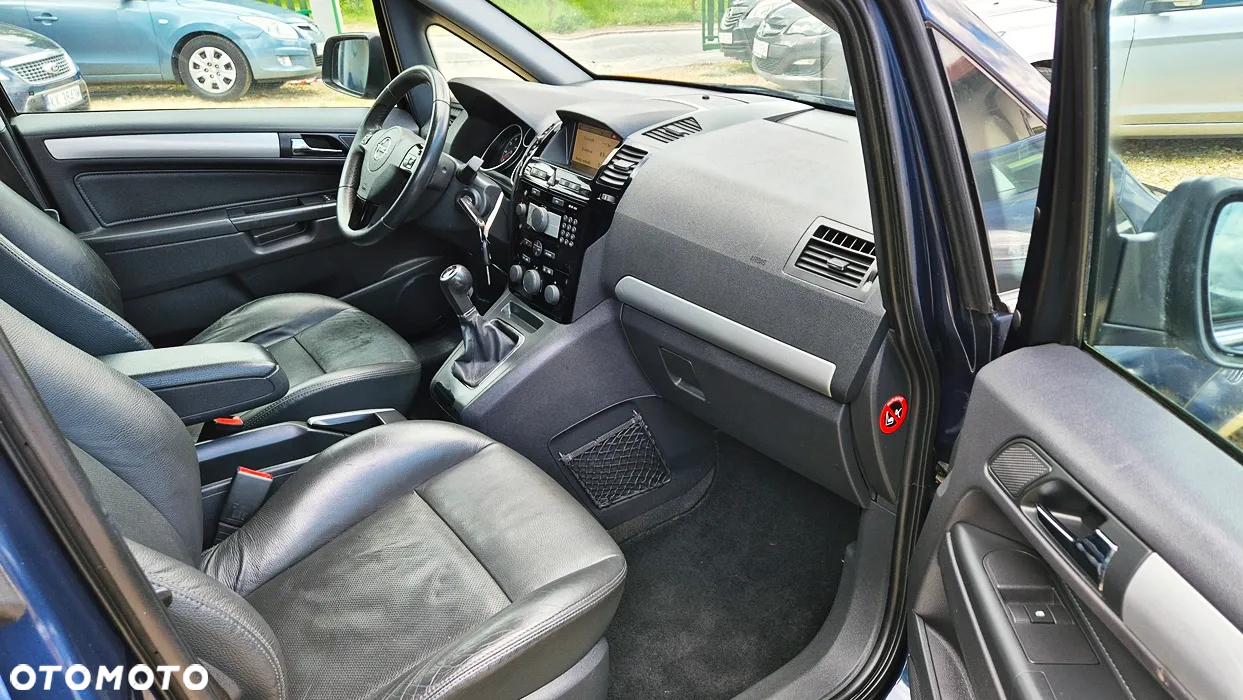 Opel Zafira 1.8 Cosmo - 38