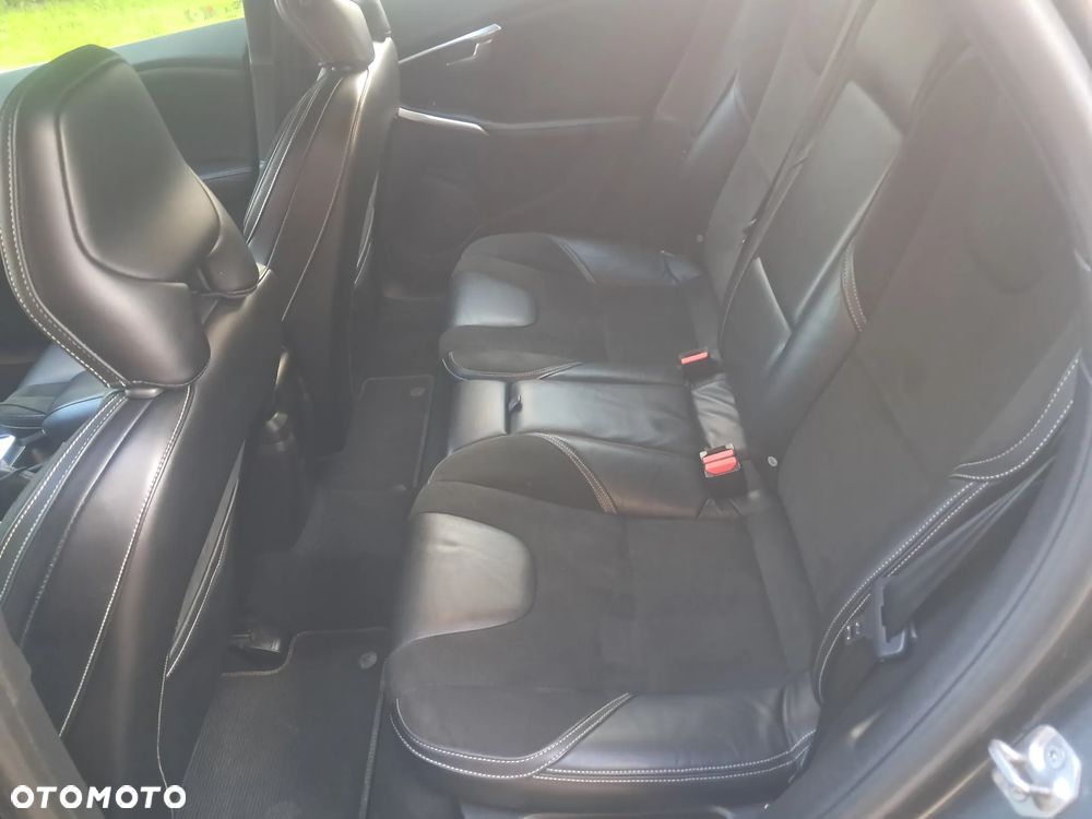 Volvo V40 D2 R-Design - 13