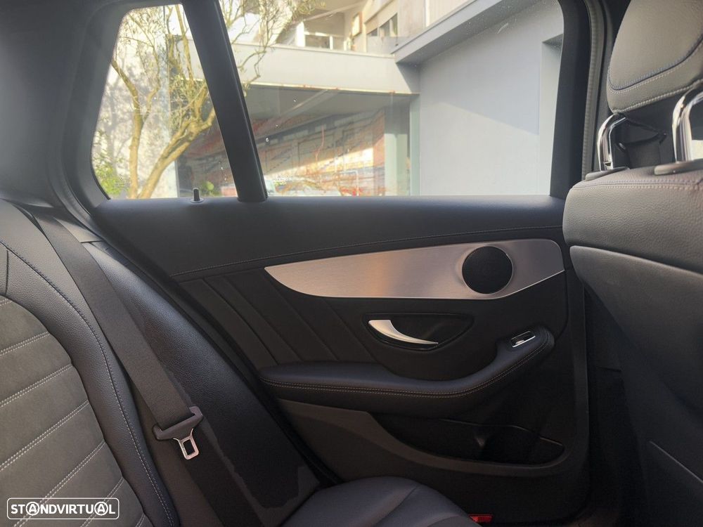 Mercedes-Benz C 300 e AMG Line - 19