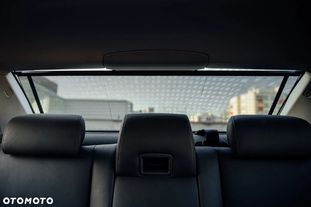 BMW Seria 5 545i - 37