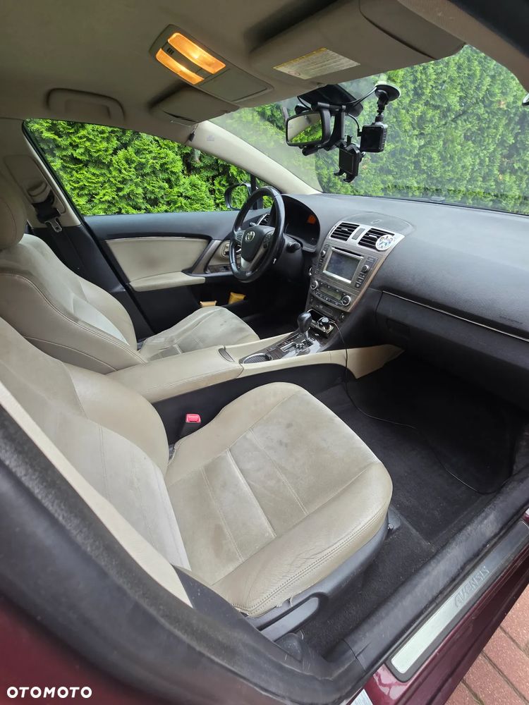Toyota Avensis 1.8 Premium MS - 3