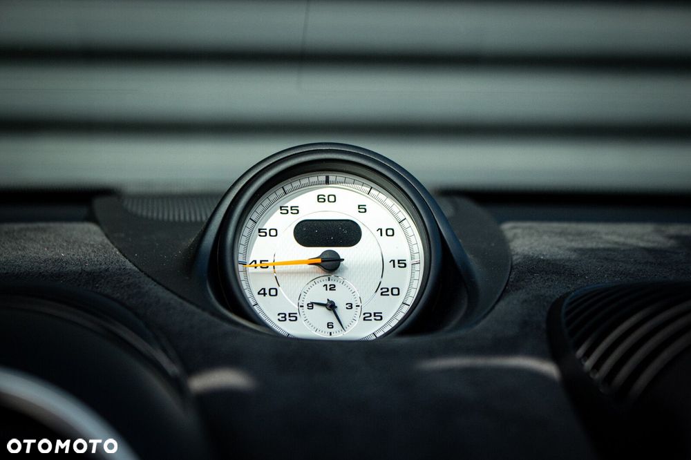 Porsche 718 Spyder - 26