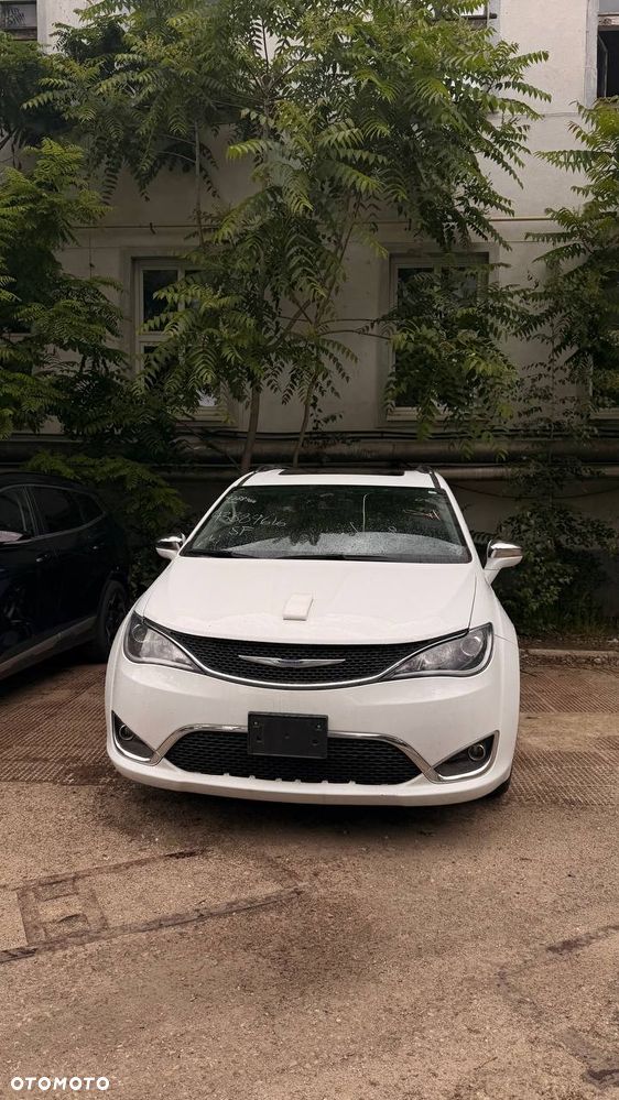Chrysler Pacifica - 2