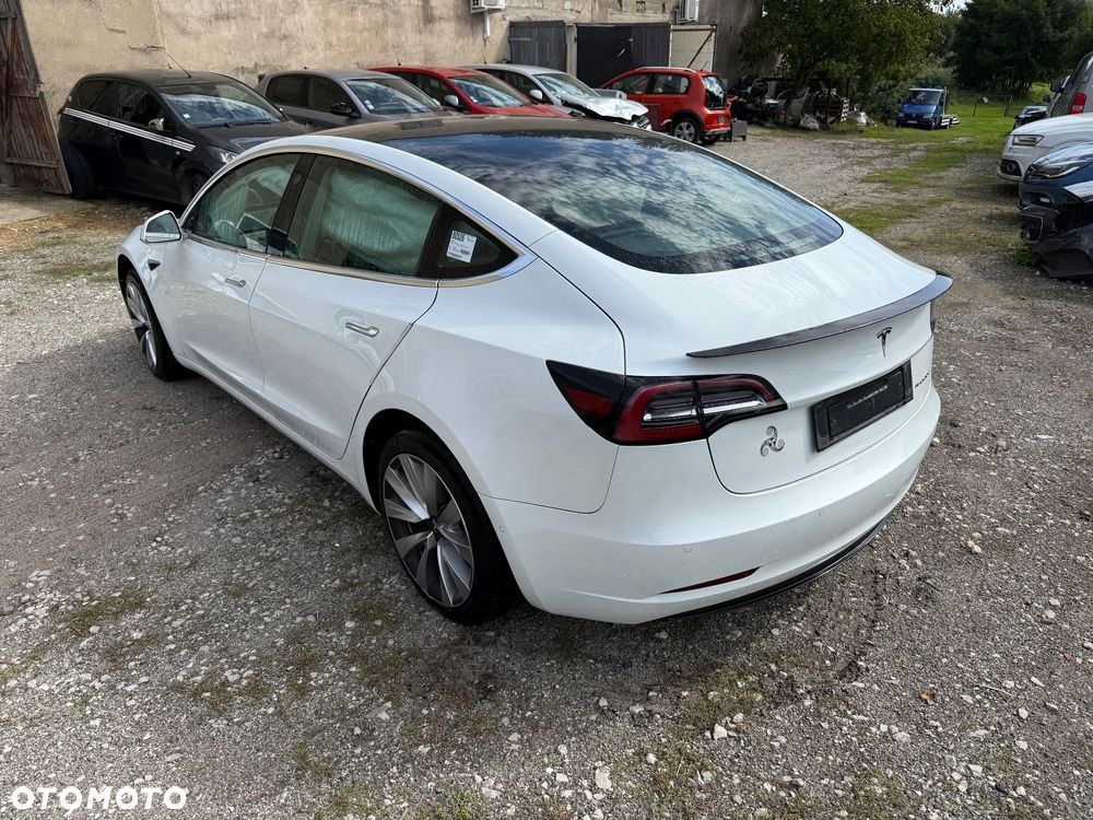 Tesla Model 3 - 4