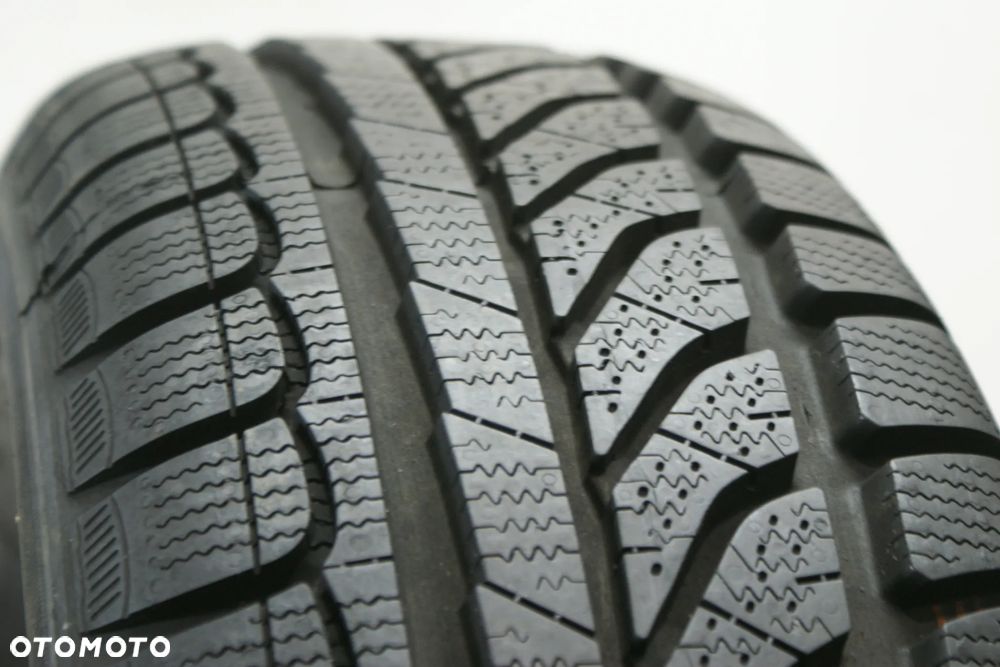 185/60R15 DUNLOP SP WINTER RESPONSE , 8,3mm 2022r - 2