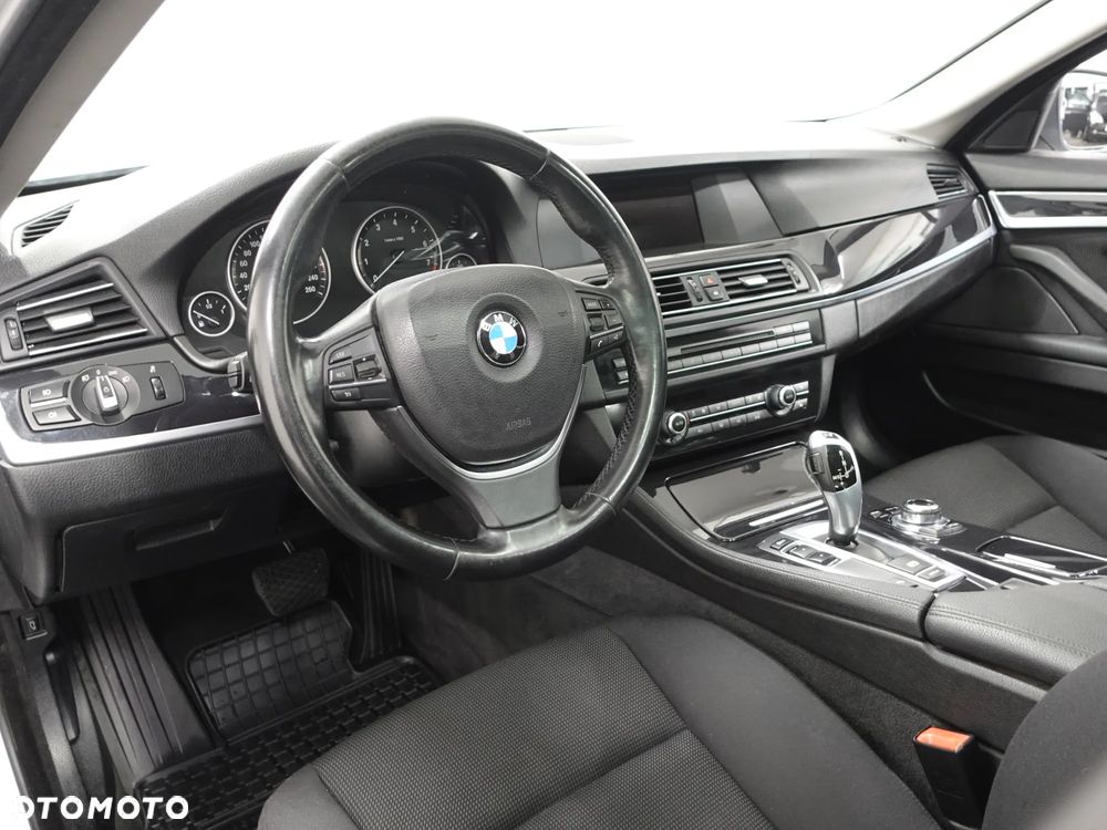 BMW Seria 5 528i - 20