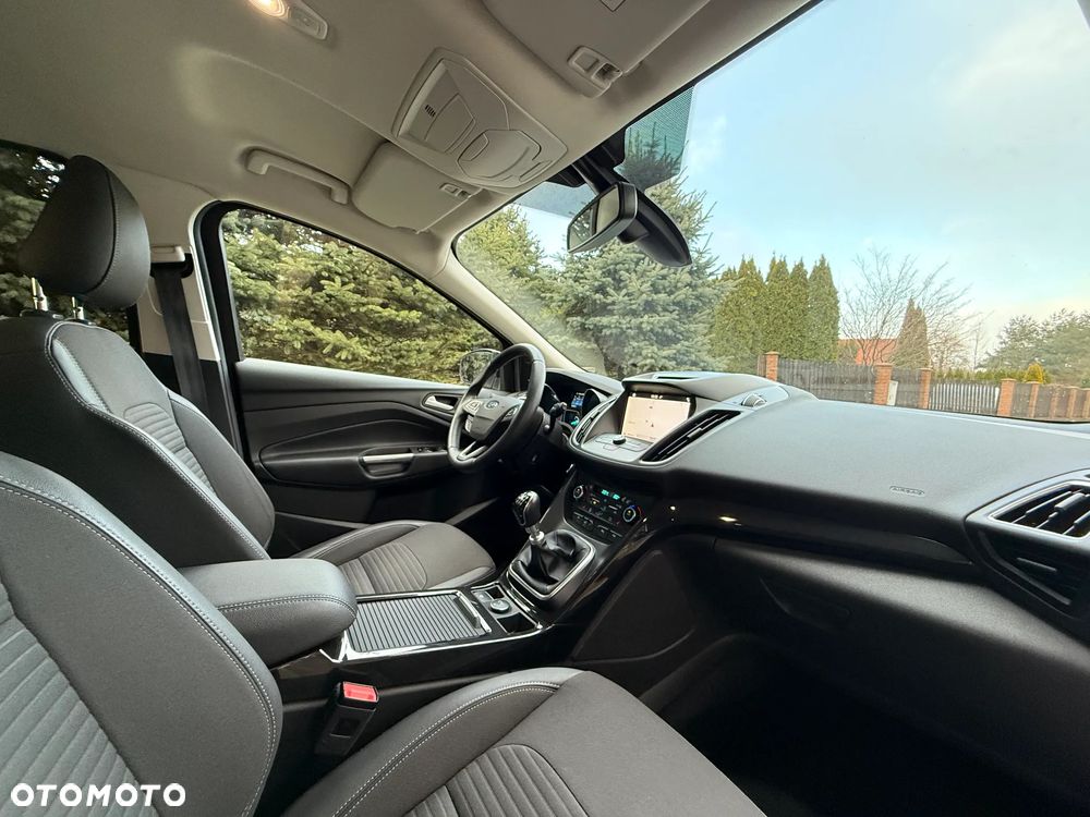 Ford Kuga 1.5 EcoBoost 2x4 Titanium - 29