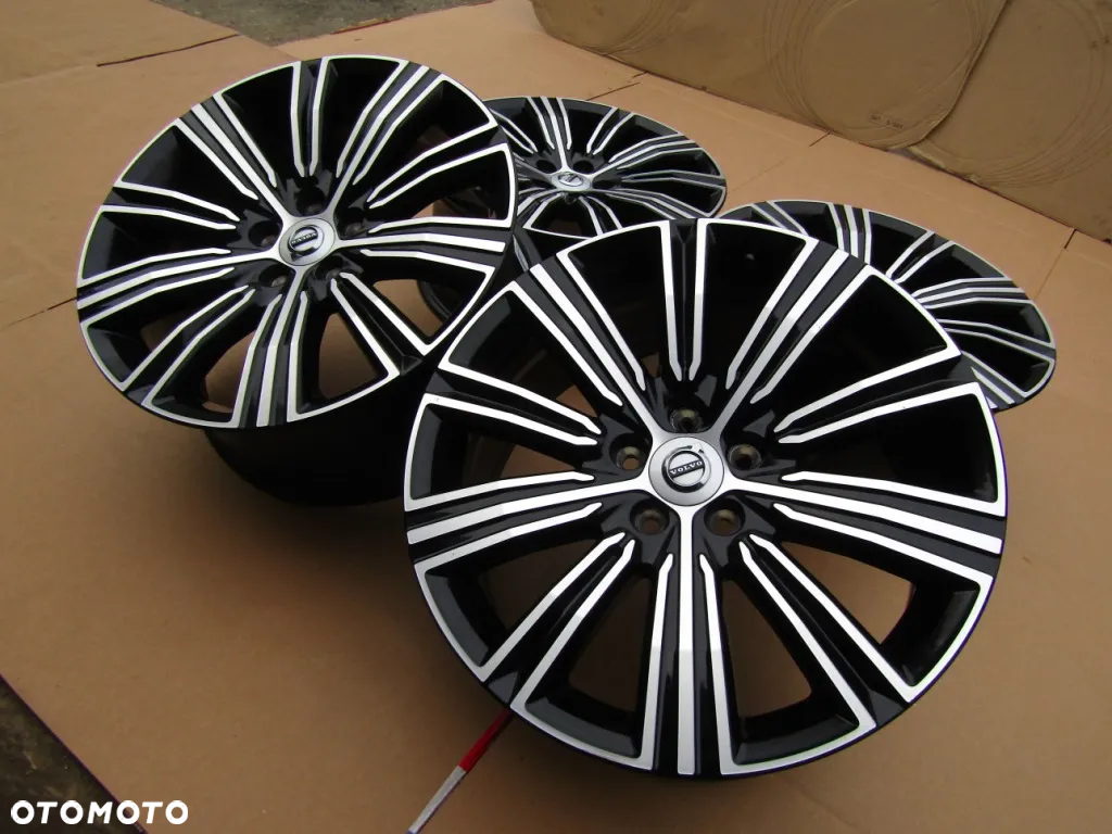 4x Felgi 18 Volvo S40 V60 S90 V90 C30 S60 XC40 XC60 8j 5x108 ET42 - 18