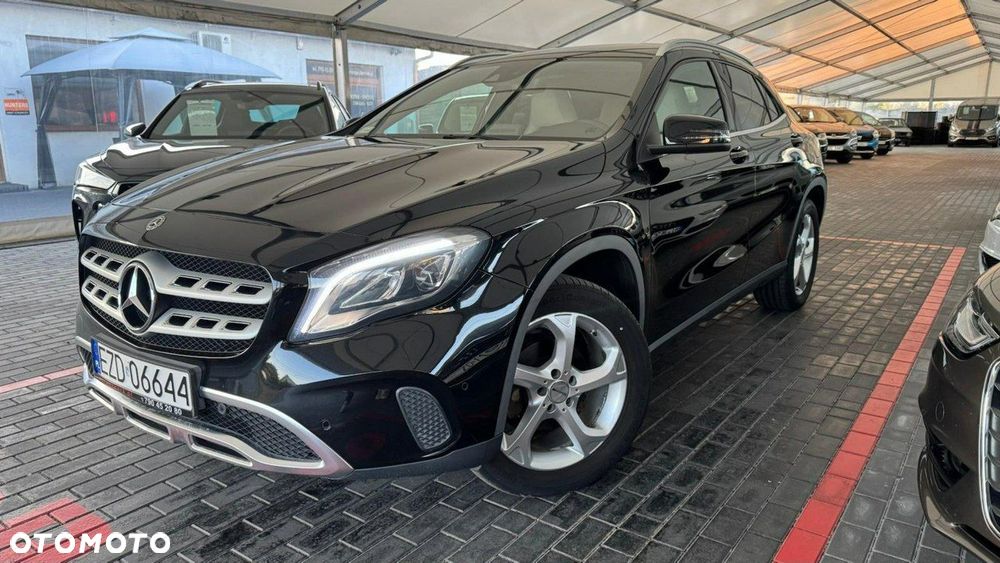 Mercedes-Benz GLA - 13