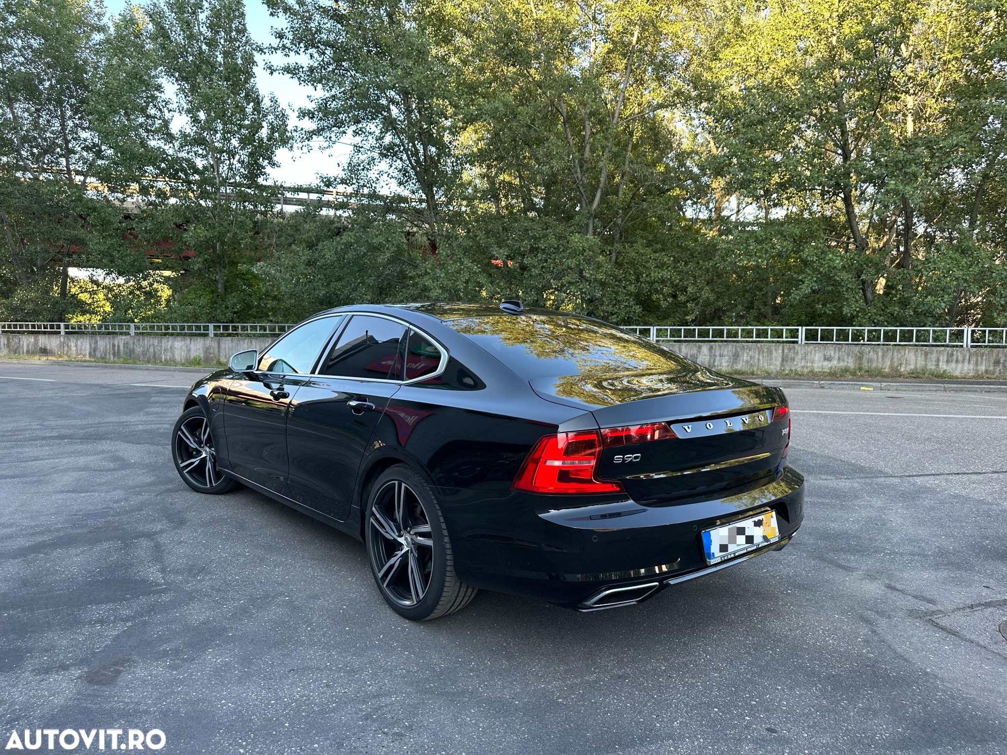 Volvo S90 T8 Twin Engine AWD Geartronic R Design - 4