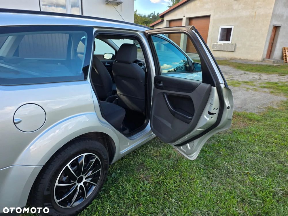 Ford Focus 1.6 16V Ambiente - 11