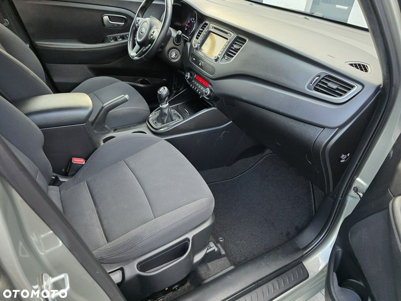 Kia Carens - 18