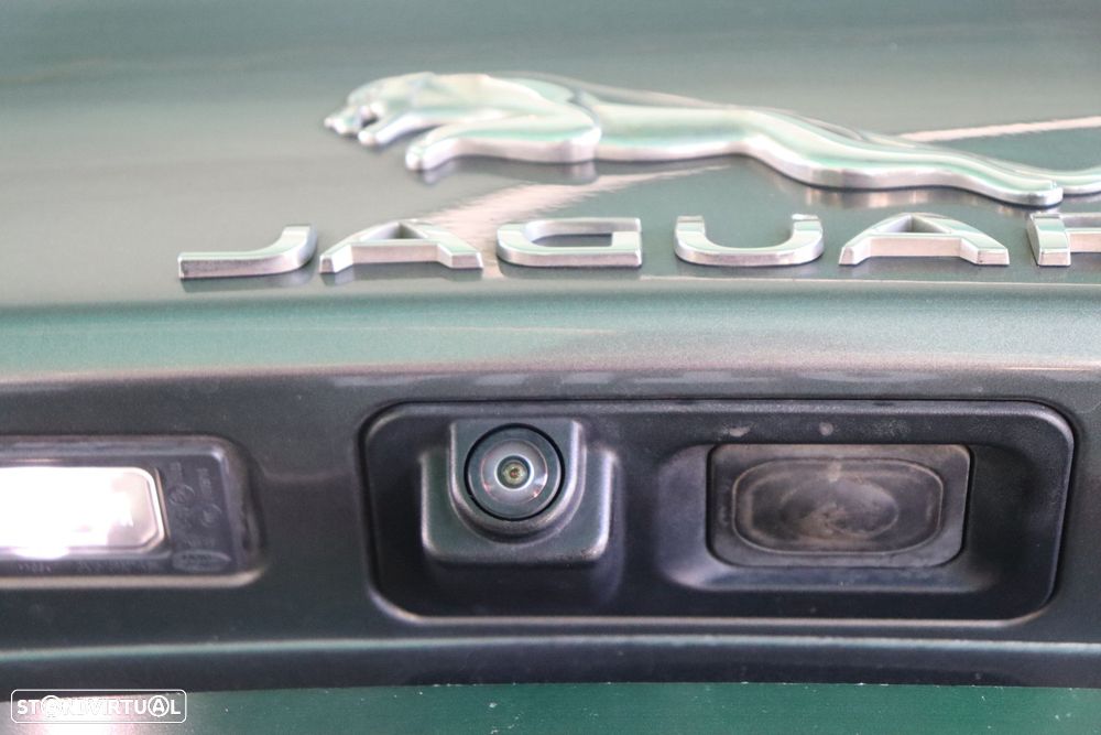 Jaguar XE 2.0 D R-Sport - 25