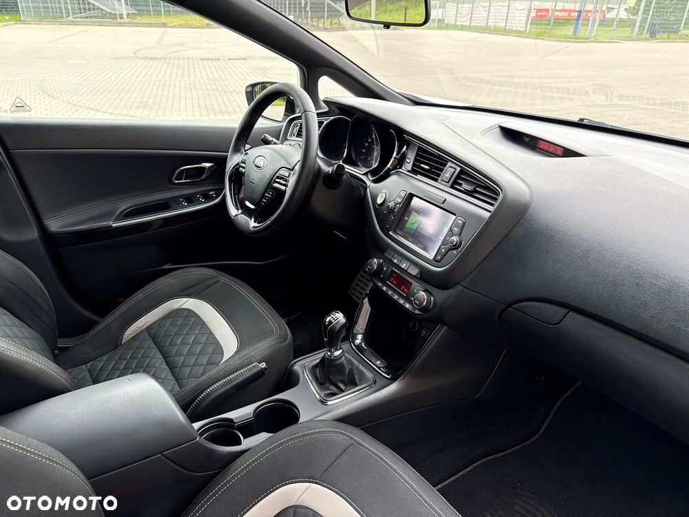 Kia Ceed 1.6 CRDi 136 ISG GT Line - 16