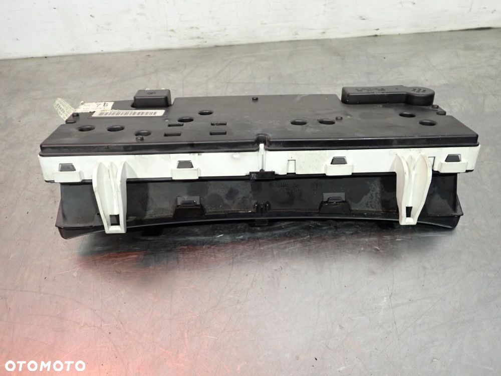 LICZNIK TOYOTA COROLLA E12 - 5