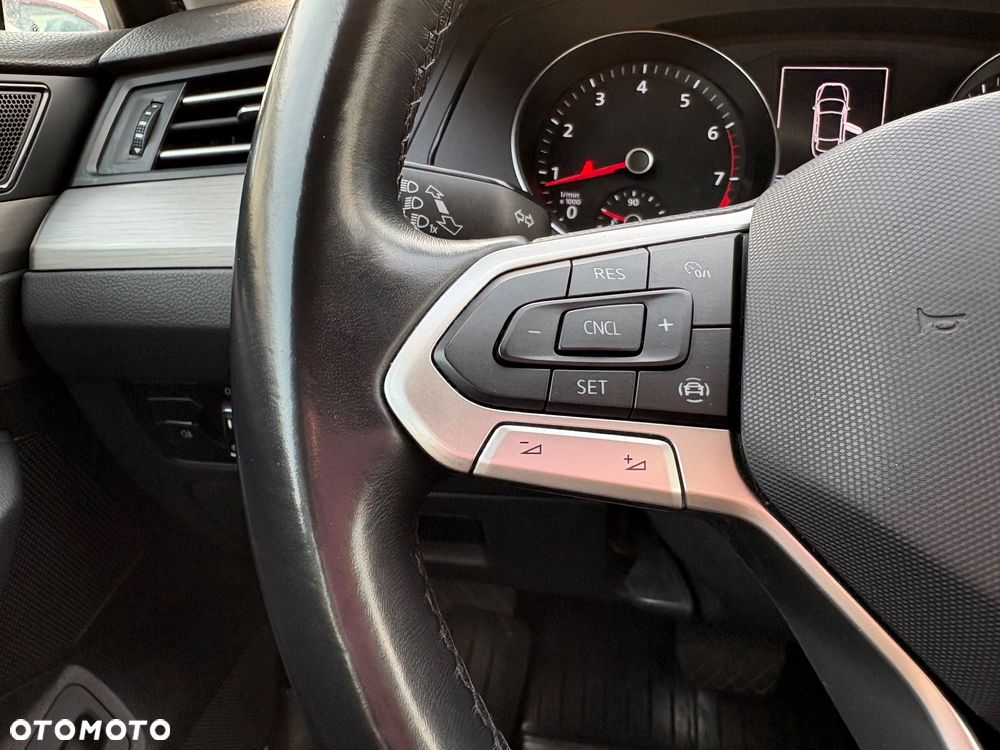 Volkswagen Passat - 18