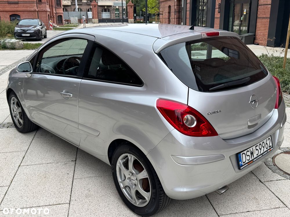 Opel Corsa 1.2 16V Cosmo - 5