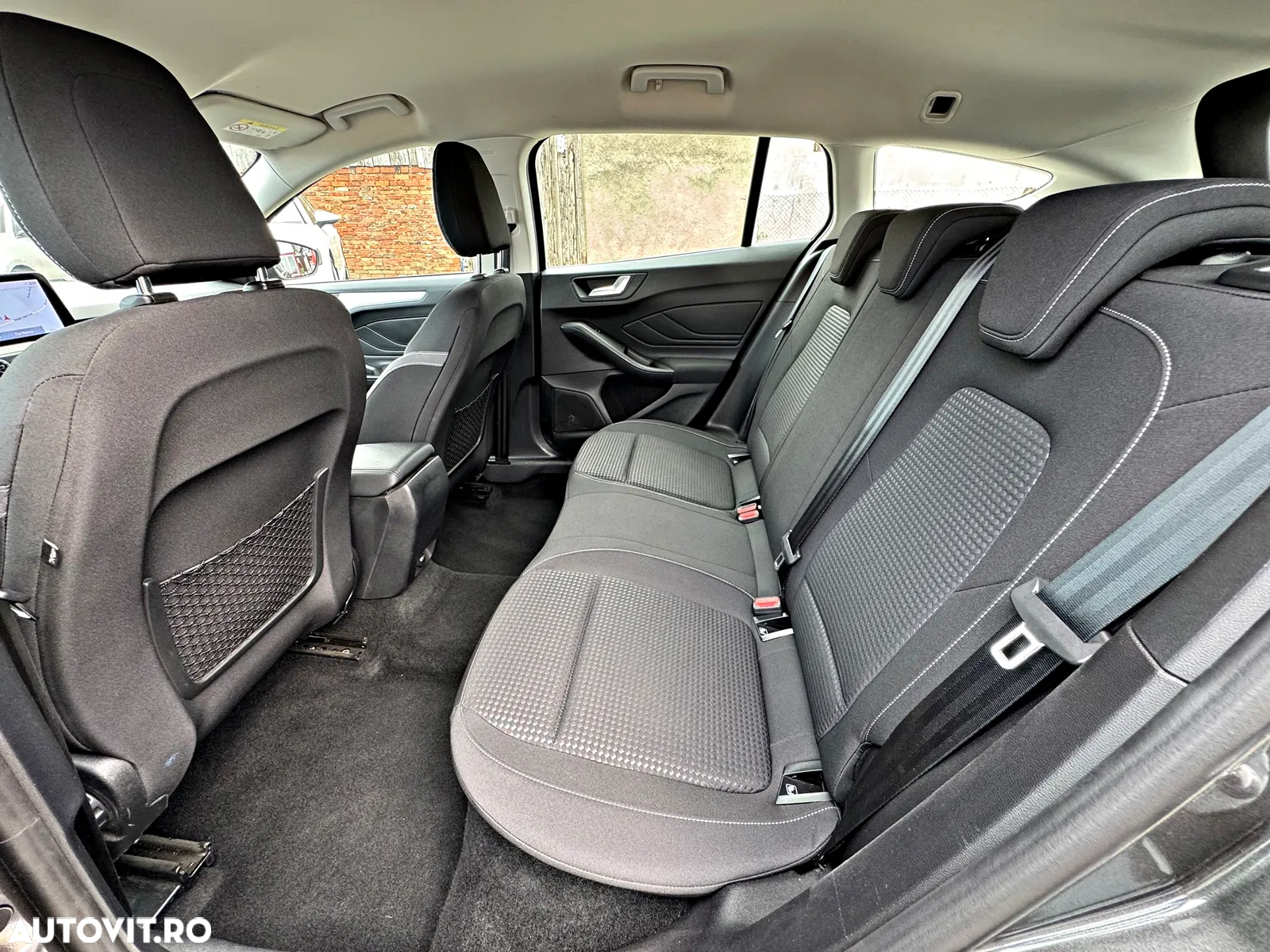 Ford Focus 2.0 EcoBlue Start-Stopp-System Aut. TITANIUM - 6