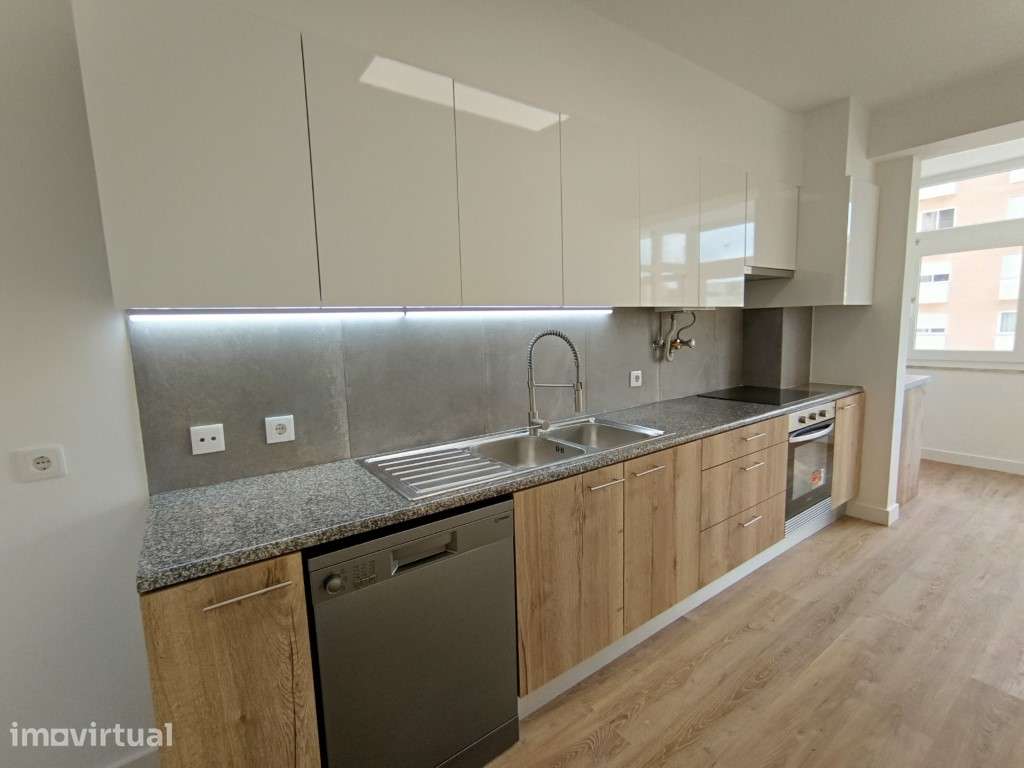 Apartamento T3 Totalmente Renovado em S. Domingos de Benfica - Grande imagem: 3/44