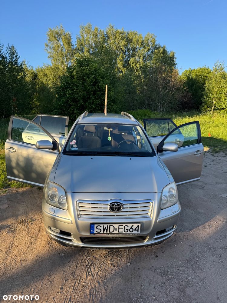 Toyota Avensis 2.0 D-4D Luna - 2