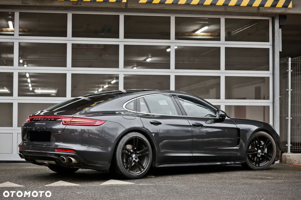 Porsche Panamera 4S - 16