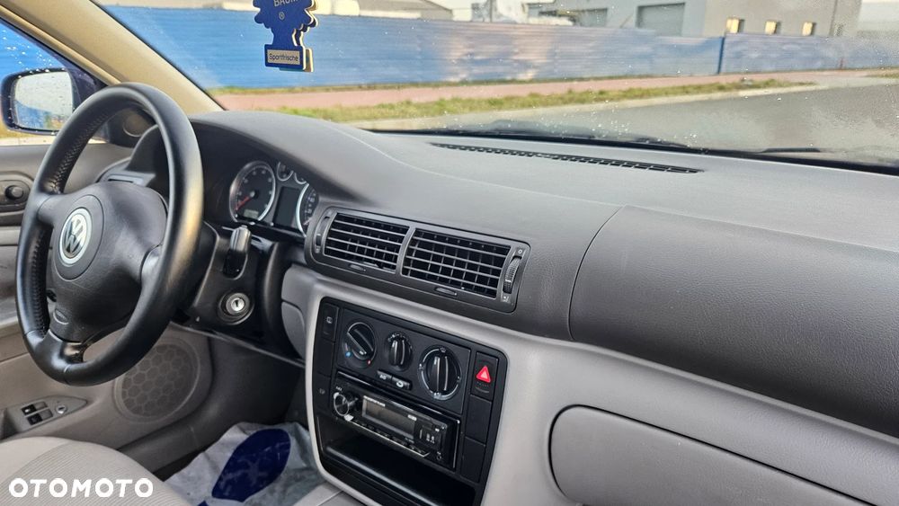 Volkswagen Passat 1.8T Basis - 32