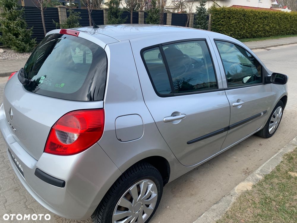 Renault Clio - 10