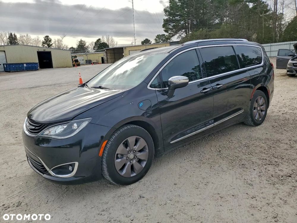 Chrysler Pacifica - 2