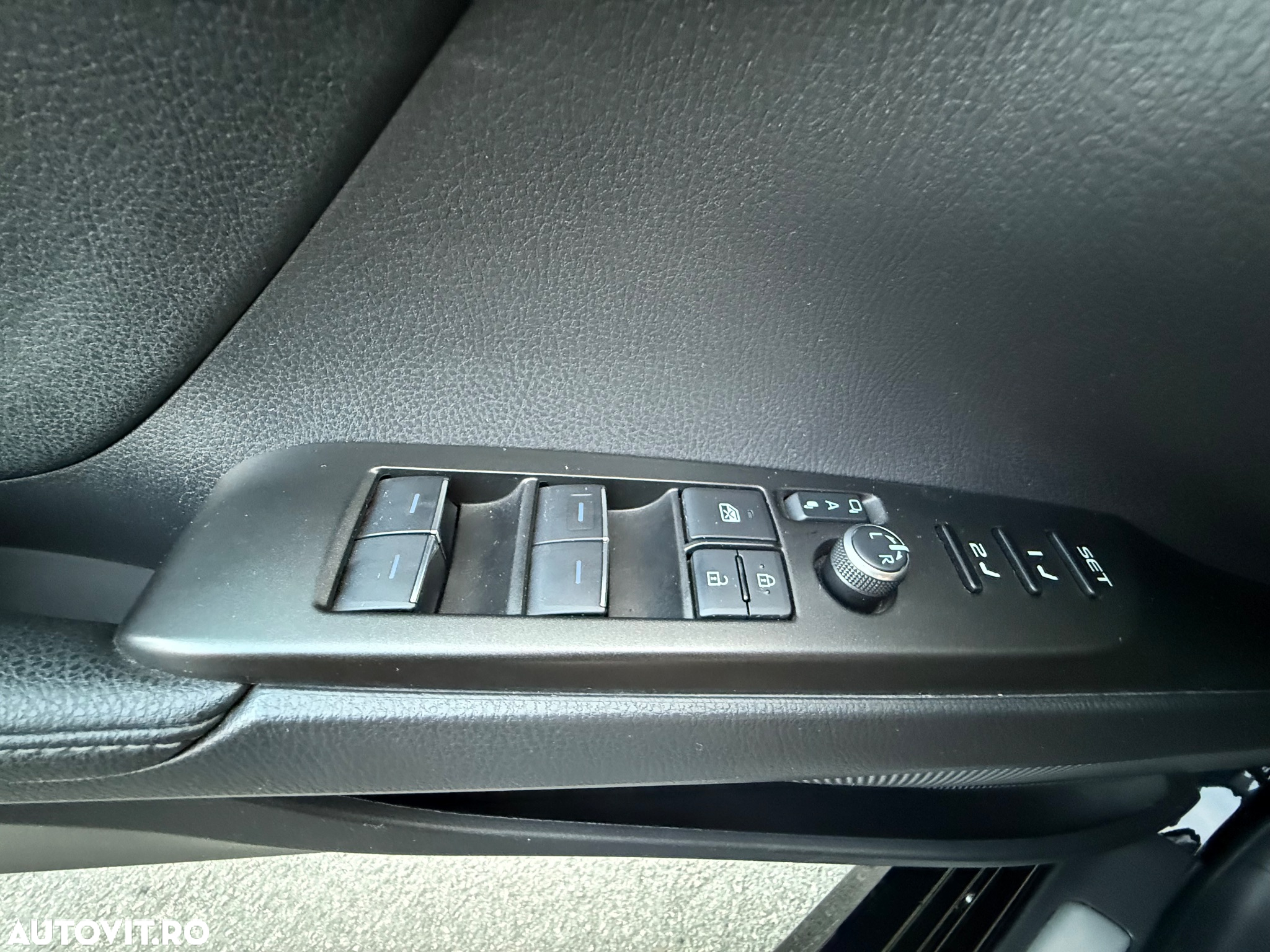 Toyota Camry 2.5 Hybrid Exclusive - 23