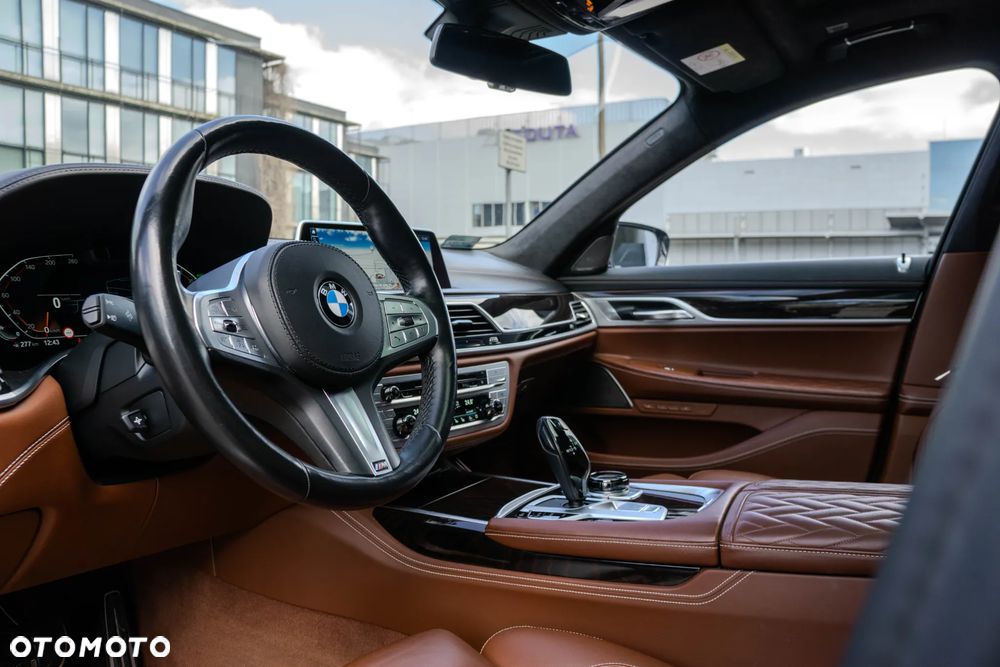 BMW Seria 7 750i xDrive - 13