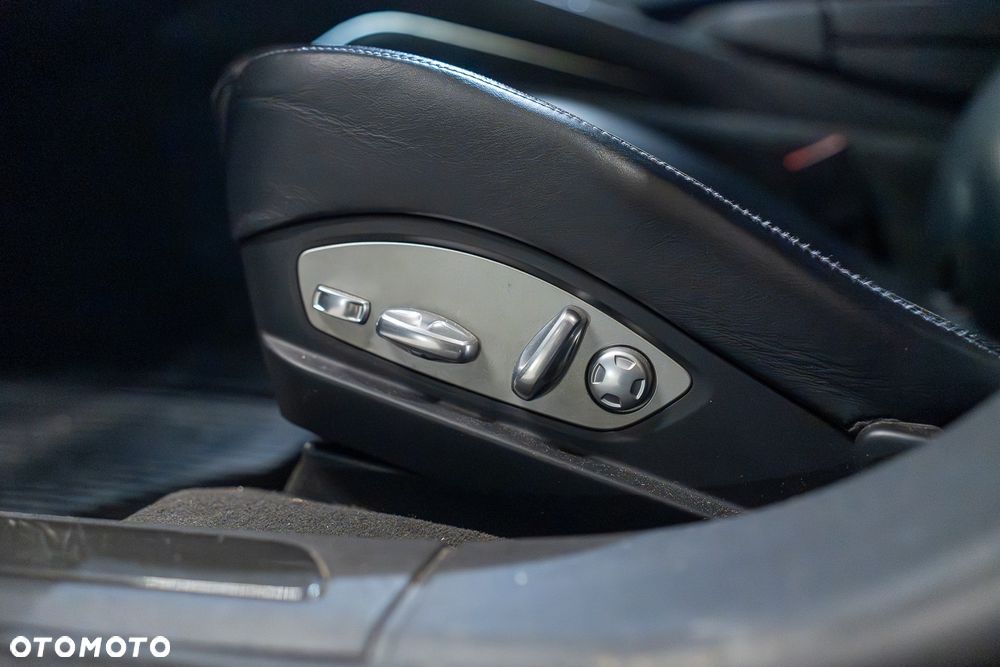 Porsche Panamera Turbo Executive - 34