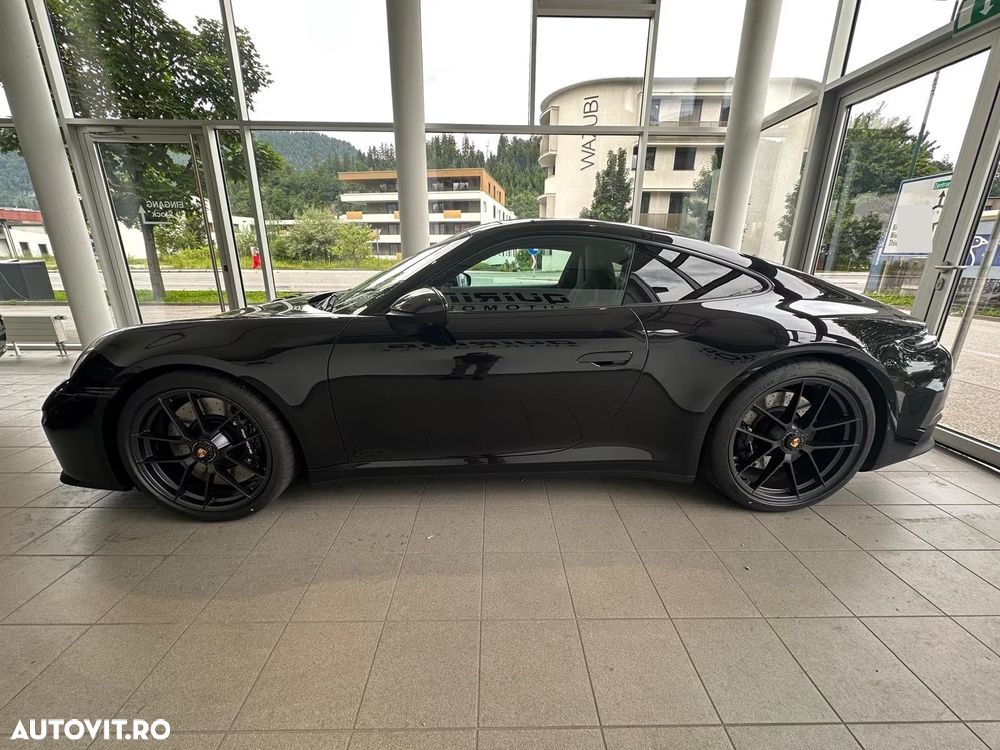 Porsche 911 Carrera 4 GTS PDK - 3