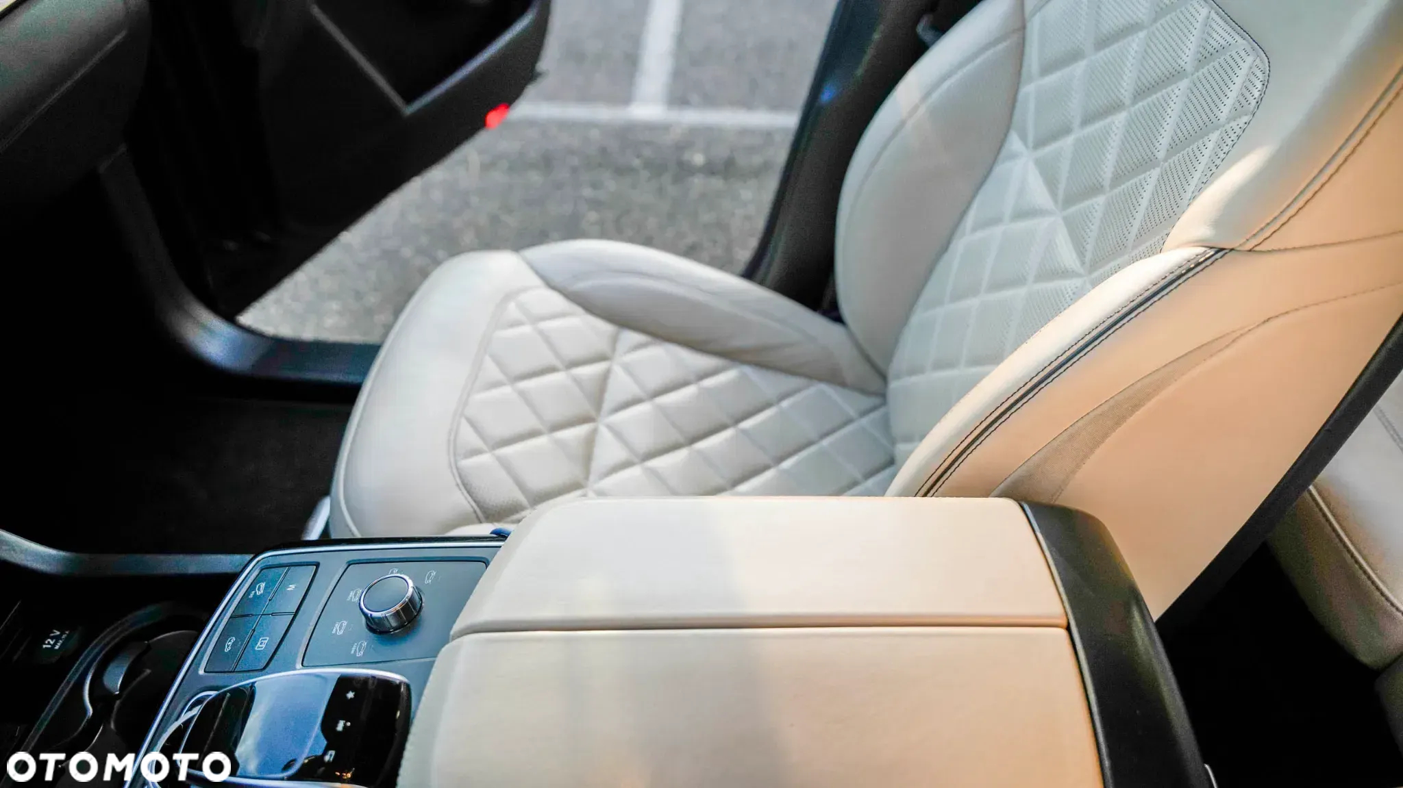 Mercedes-Benz GLS - 14