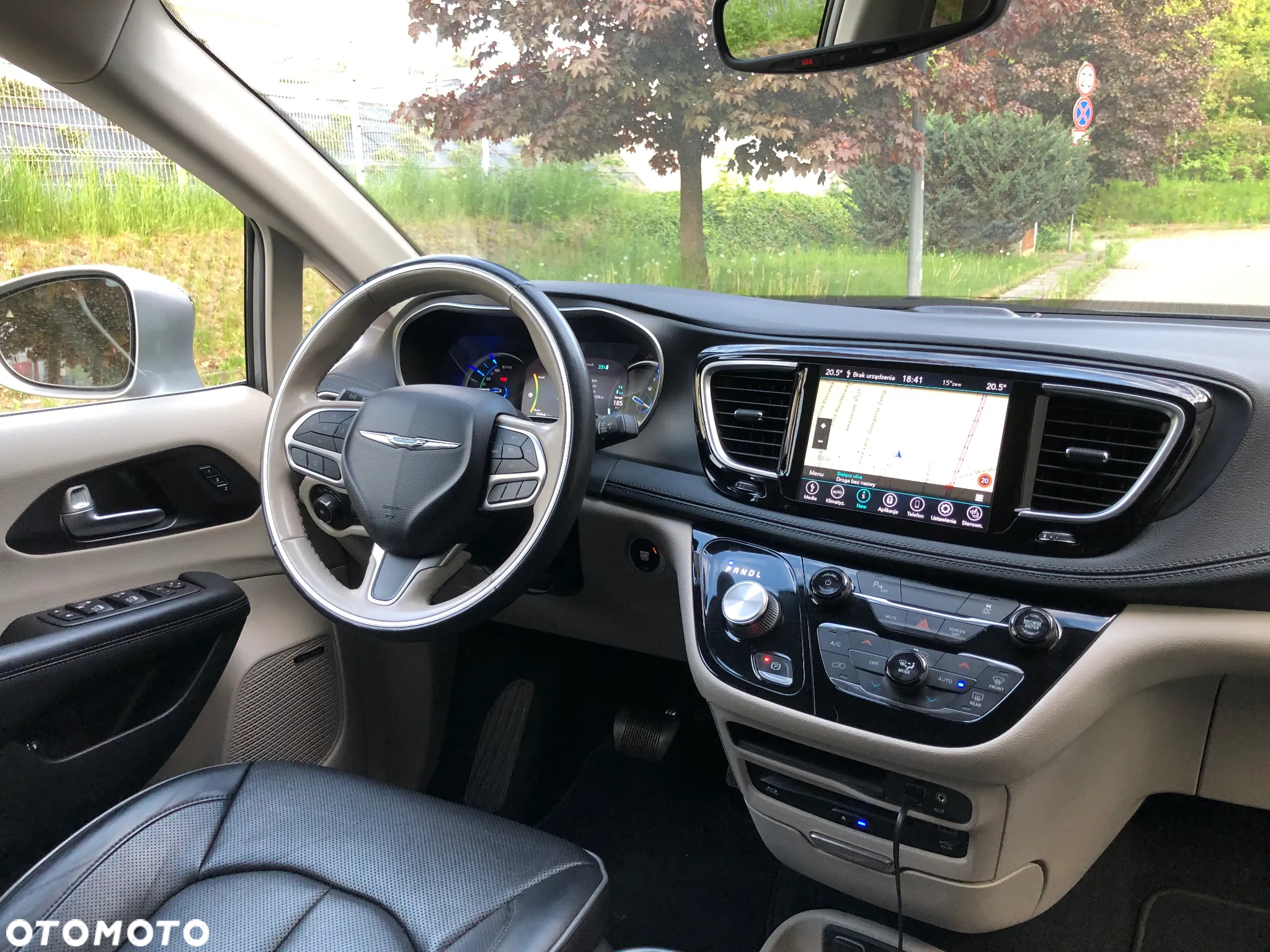 Chrysler Pacifica - 17