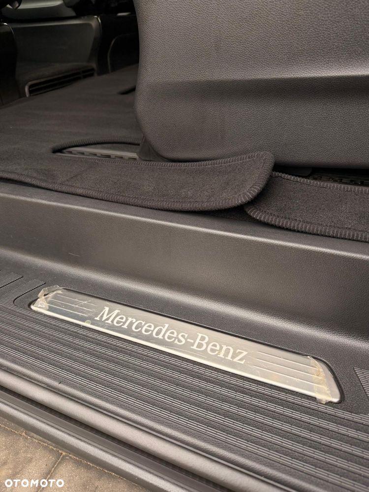 Mercedes-Benz Klasa V - 12