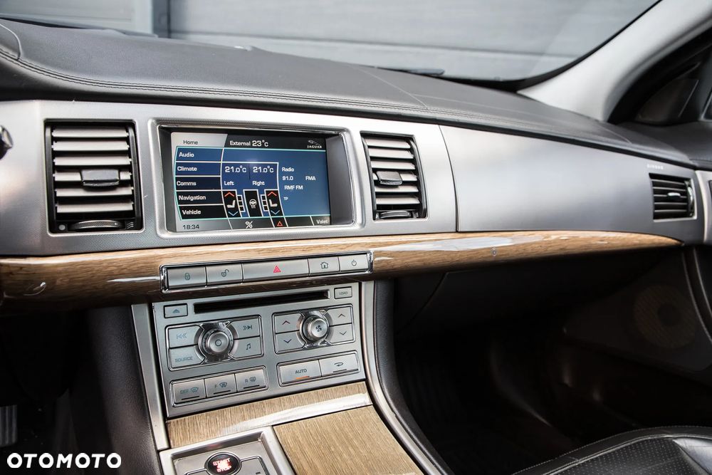 Jaguar XF 4.2 Super V8 - 22