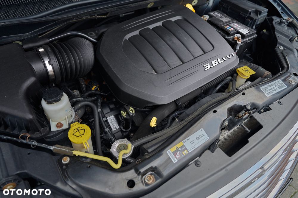 Chrysler Town & Country 3.6 Limited - 17