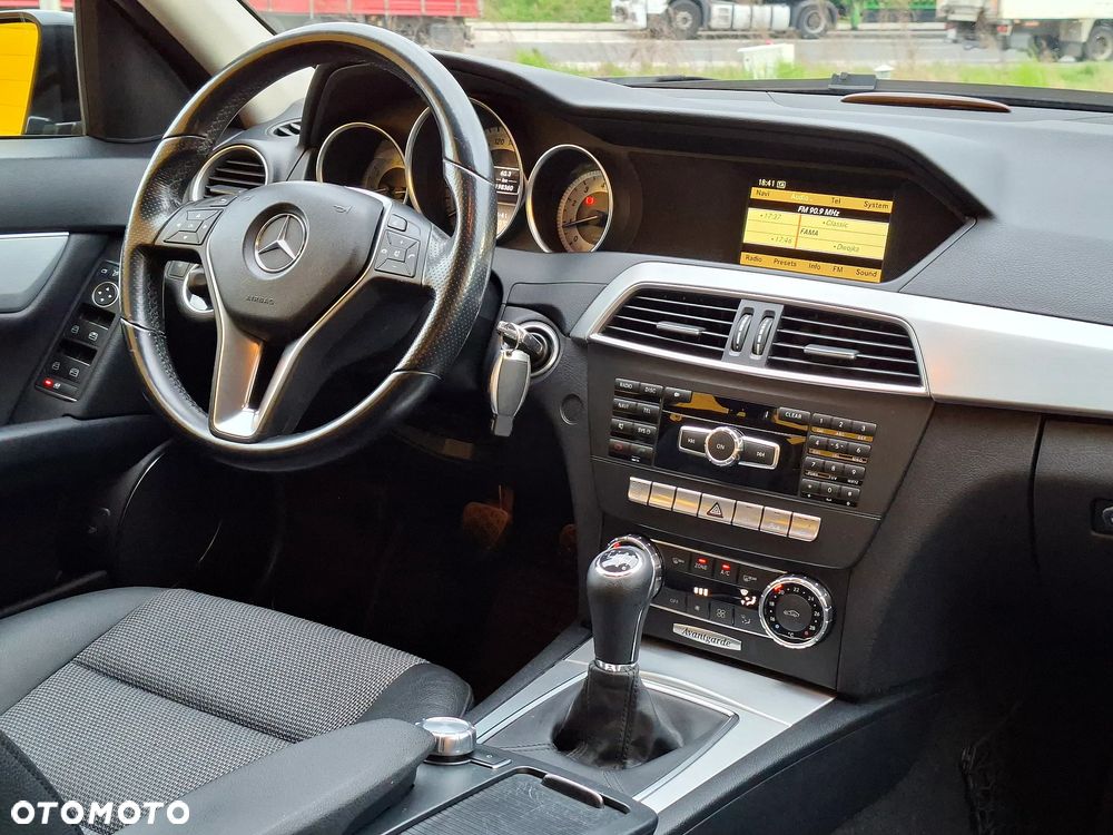 Mercedes-Benz Klasa C 180 CGI BlueEFFICIENCY Avantgarde - 2