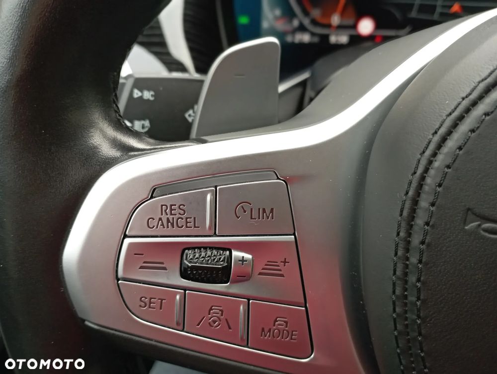 BMW Seria 7 750i xDrive - 21