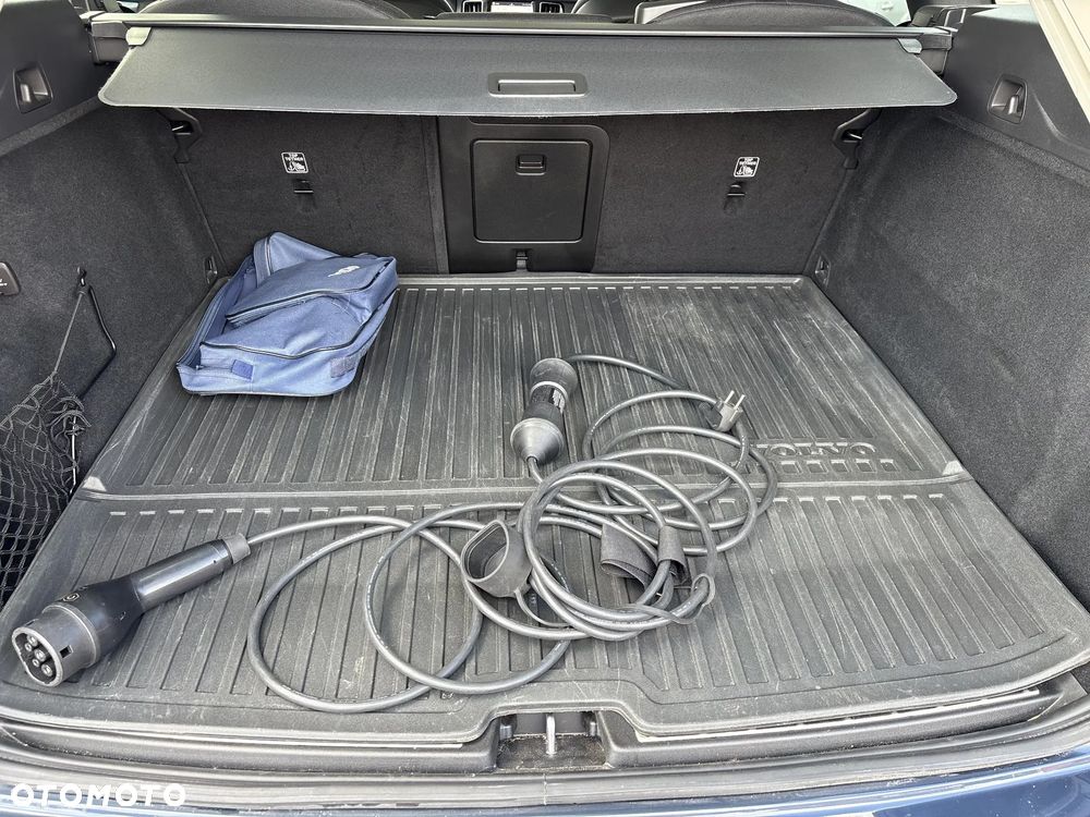 Volvo XC 60 T6 Plug-In Hybrid AWD Core - 19
