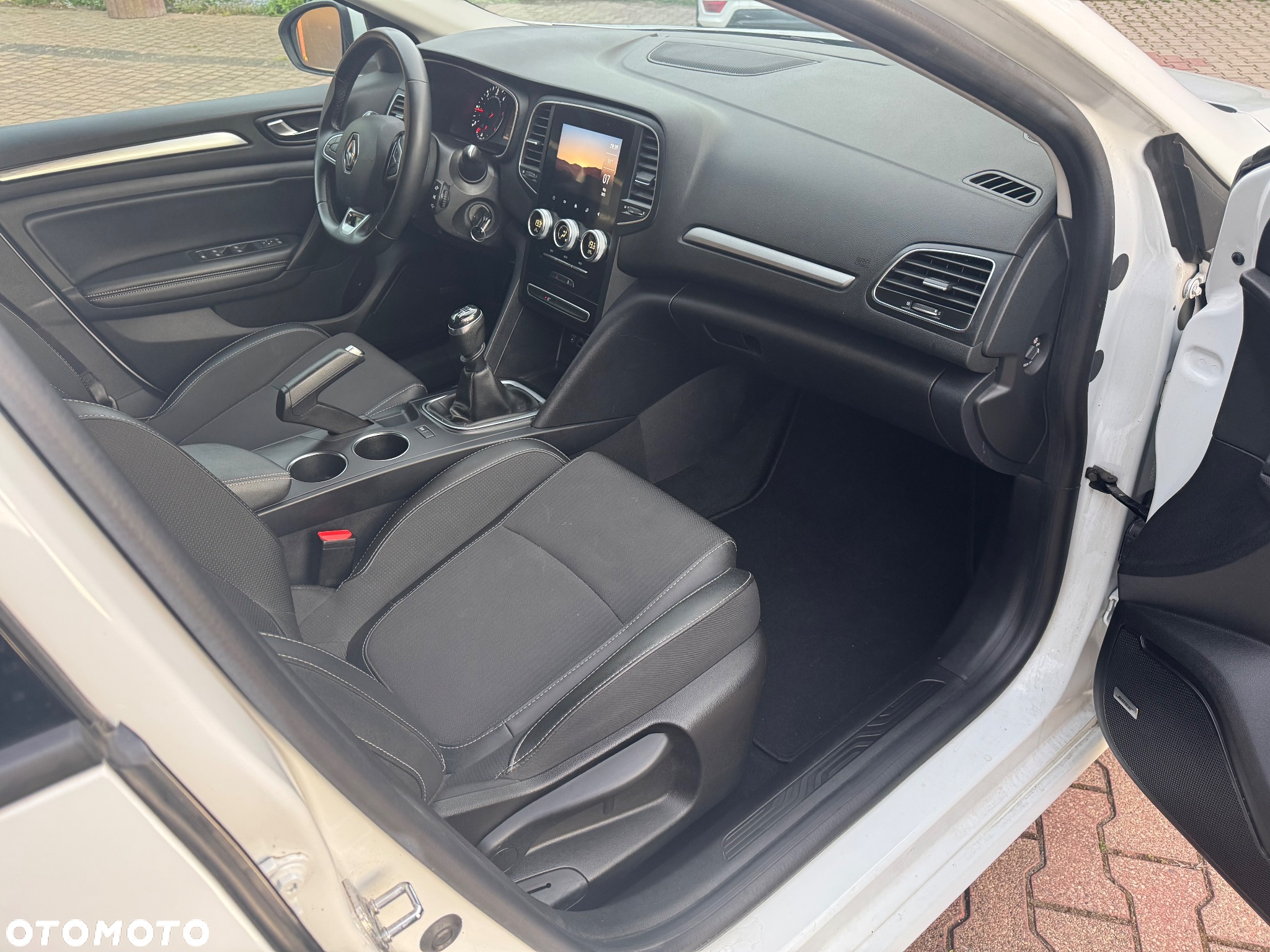 Renault Megane 1.5 Blue dCi Intens - 6
