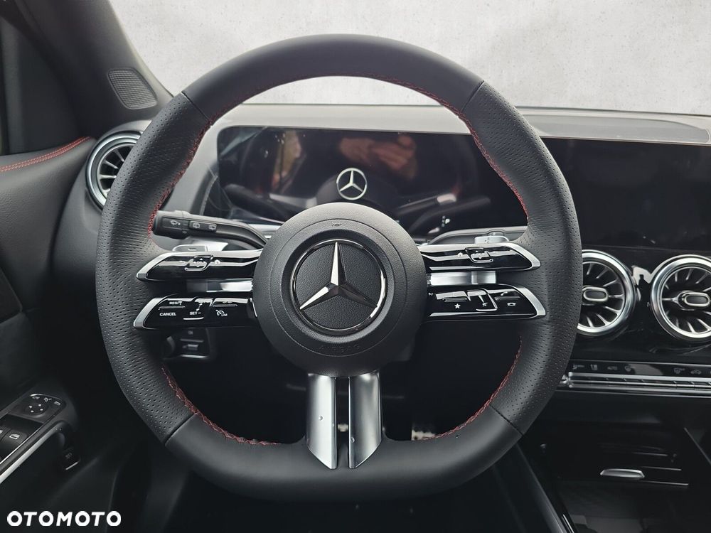 Mercedes-Benz GLB - 14