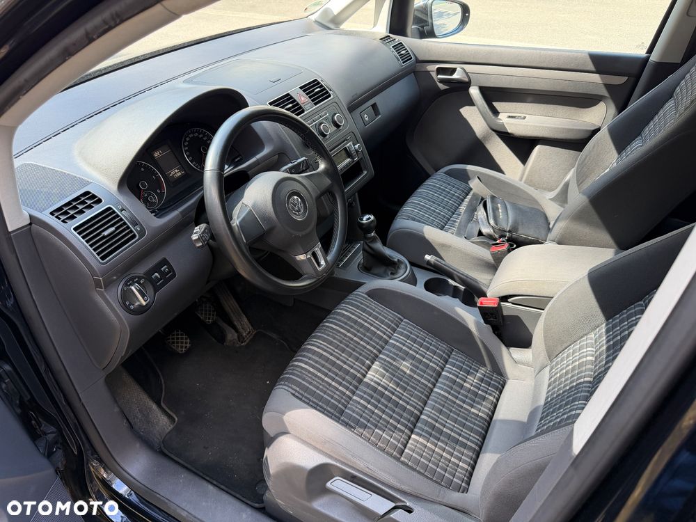 Volkswagen Touran - 13