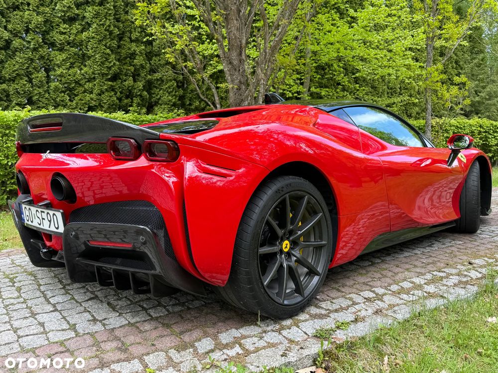 Ferrari SF90 Stradale - 10